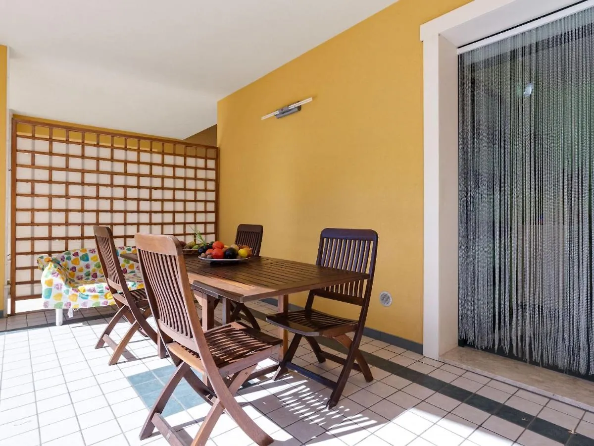 Apartament Belvilla By Oyo Flat Near The Sea With Patio Reitani