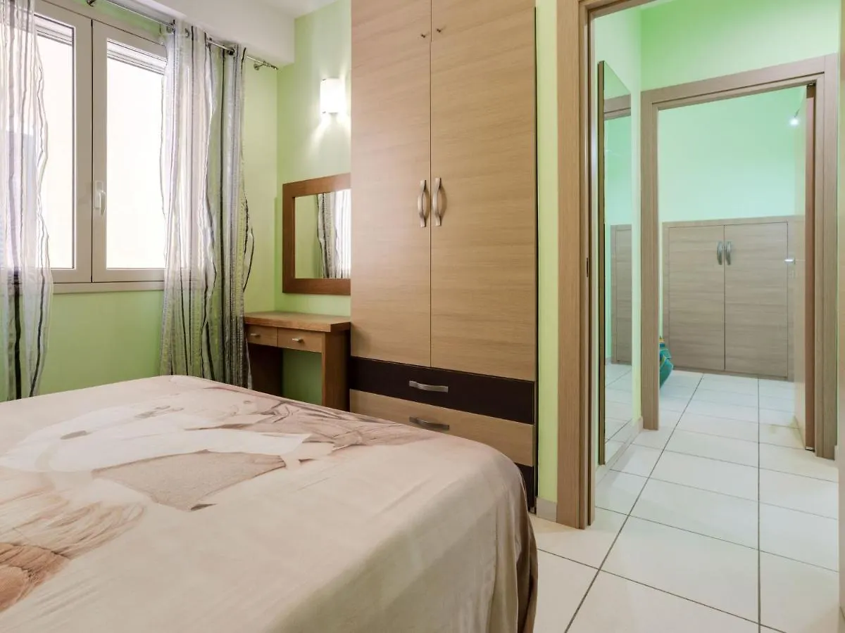 Apartament Belvilla By Oyo Flat Near The Sea With Patio Reitani